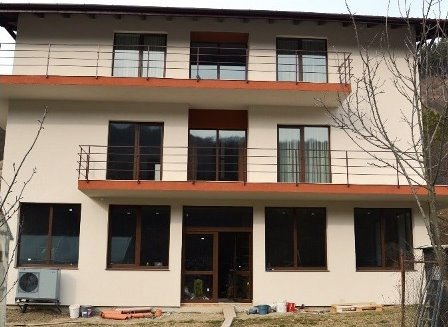 Pompa de caldura NIBE Aer Apa F2040 cu panouri solare